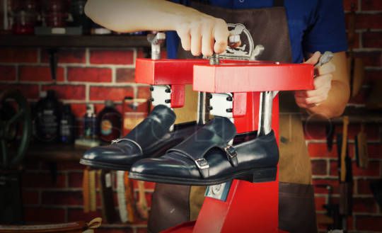 Растяжка обуви в СПБ - цены в мастерской Chisto Blisto